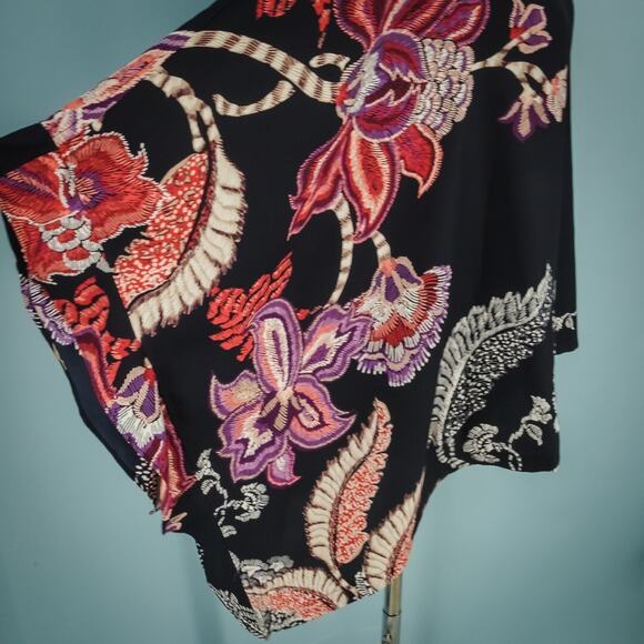 Chico's 3 Size XL Black Floral Print Short Sleeve Ruffle Boat Asymmetrical Top - Picture 2 of 5